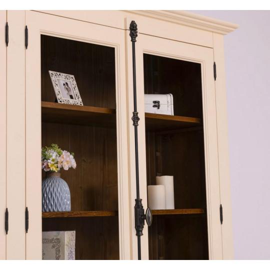 klasszikus vitrines polcos szekreny nagymeretu rusztikus konyvszekreny tomorfa butorok nappali konyha etkezo talalo egyedi meret butor lakberendezes budapest lameridiana butorok tarolo vintage.jpg